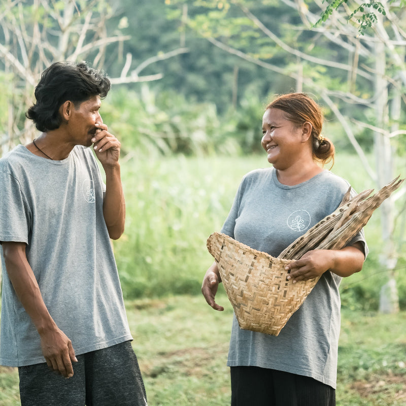 2 moringa farmers holding moringa pods after hharvesting